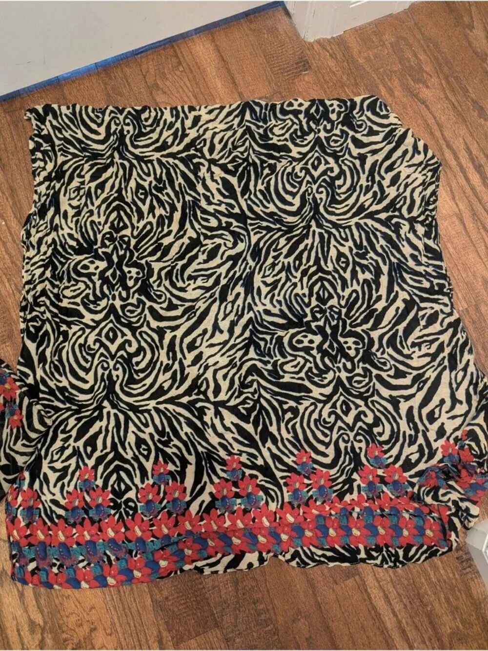 Luxembourg Scarf from Stella & Dot With Carry Bag Multi Color Black Ivory Floral